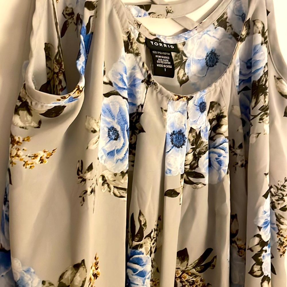 Torrid tank - Picture 3 of 3